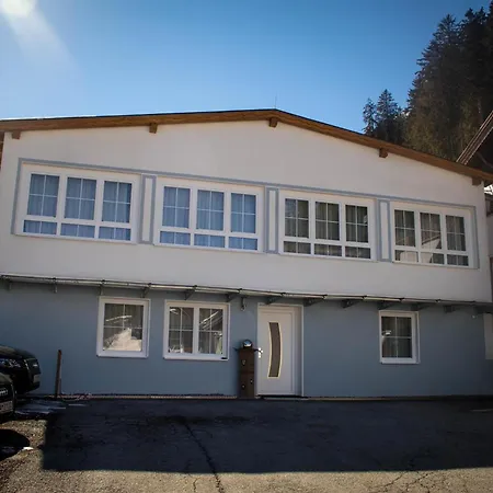 Haus Forellenhof منزل للإقامة ايشجل